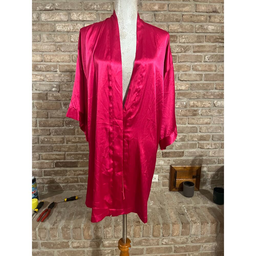 Victorias Secret magenta silk robe! 🔥